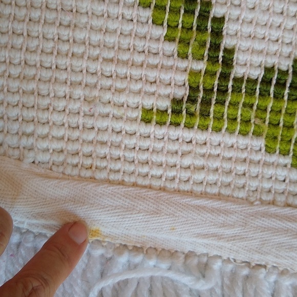 Vintage Peter Rabbit Latch Hook Rug 27" Finished Beatrix Potter Nursery Decor - Picture 6 of 7